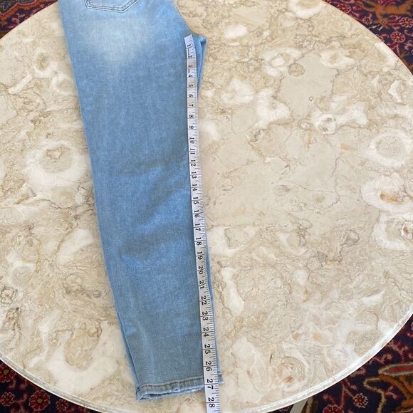 NWT Forever 21 Sculpted High Rise Skinny Light Wash Distressed Jeans - Picture 14 of 14
